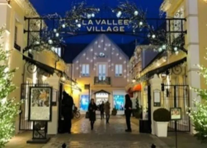 Apartment Jungle Loveroom Avec Balneo A 10 Min De Disneyland Paris *
